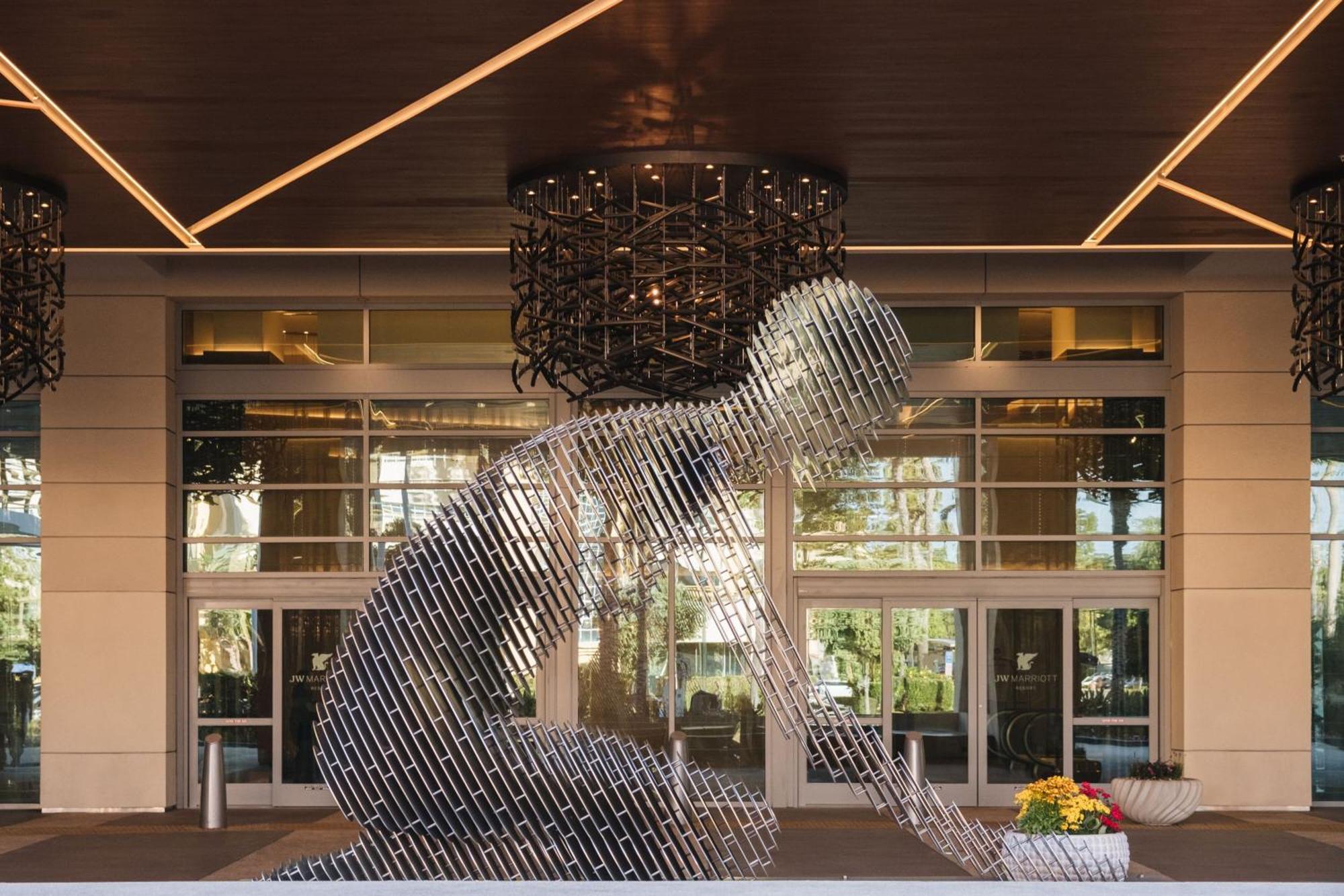 Jw Marriott, Hotel